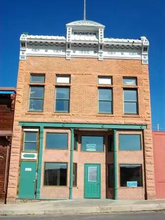 Main picture of 118 W 2nd St