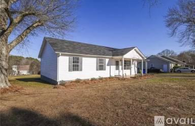 Main picture of 608 Lakeview Dr