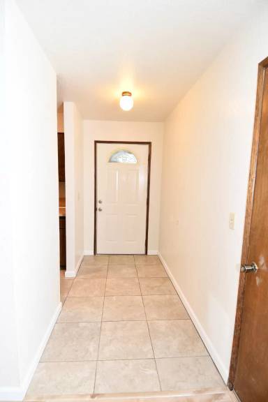 Main picture of 550 SE Center St