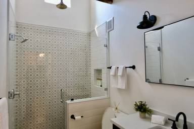 Main picture of 2505 El Camino Real