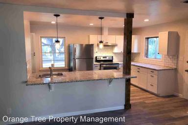 Main picture of 1326 Clock Ave