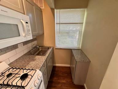 Main picture of 1597 Clio Ave