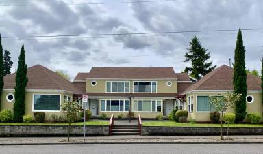 Main picture of 2438 NE Killingsworth St