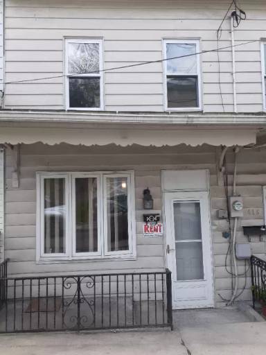 Main picture of 414 W Poplar St