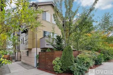 Main picture of 923 N 85th St