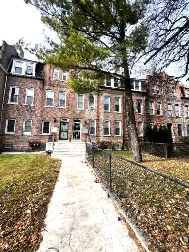 Main picture of 10410 S Maryland Ave