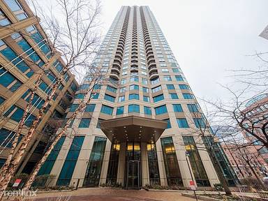 Main picture of 400 N La Salle Dr
