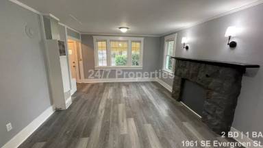 Main picture of 1961 SE Evergreen St