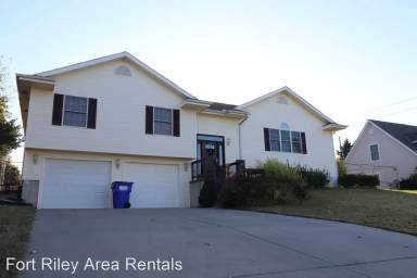 Main picture of 1443 Candlelight Ln