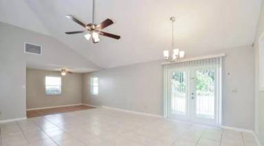 Main picture of 260 Twelve League Cir