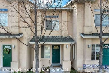 Main picture of 475 N Redwood Rd