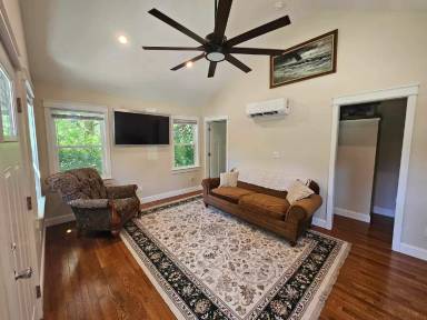 Main picture of 1565 N May St