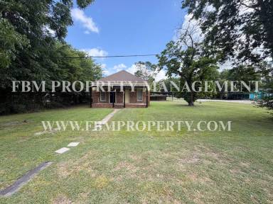 Main picture of 309 SE 2nd St