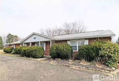Main picture of 8356 Ladonna Cir NW