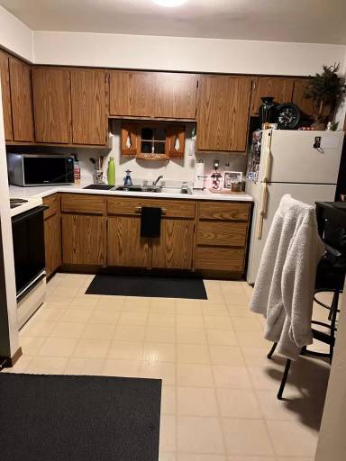 Main picture of 552 E Bronson Rd