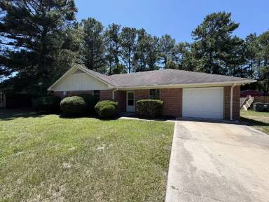 Main picture of 150 NE Jamey Ln