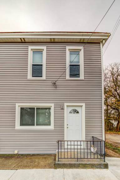Main picture of 714 Industry St