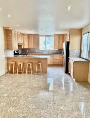Main picture of 660 22nd Ave