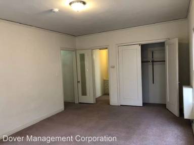 Main picture of 520 S Hobart Blvd