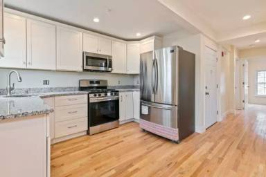 Main picture of 20 Princeton St