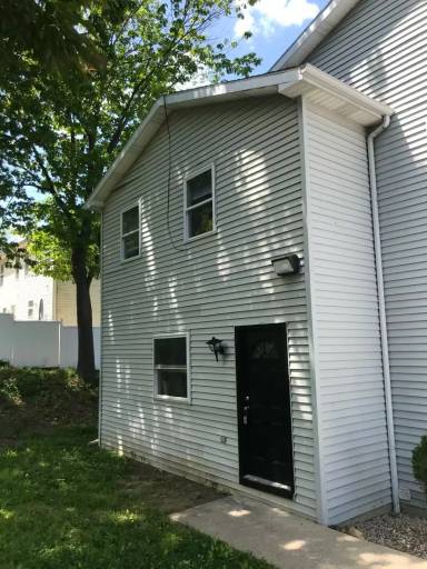 Main picture of 1538 E 8th St