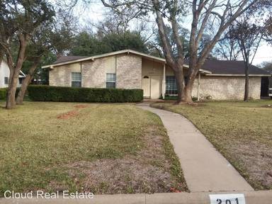 Main picture of 201 Live Oak Dr