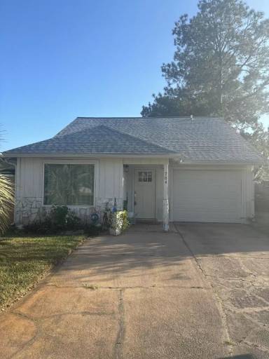 Main picture of 704 Little Crescent St