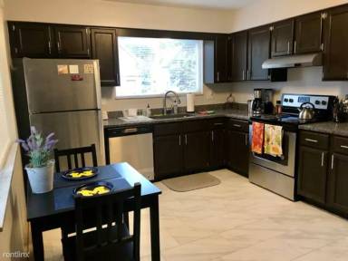 Main picture of 1300 W Huron St