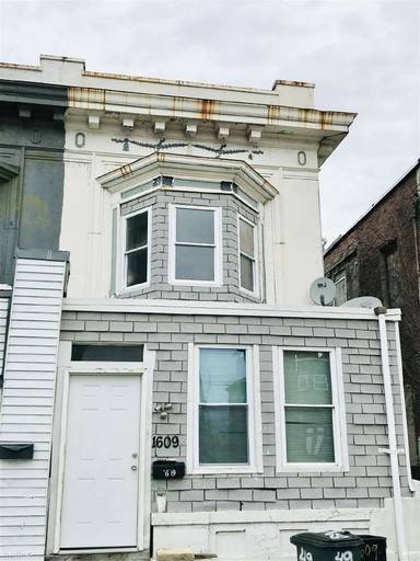 Main picture of 1609 W Erie Ave