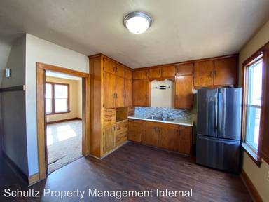 Main picture of 916 Washington Ave