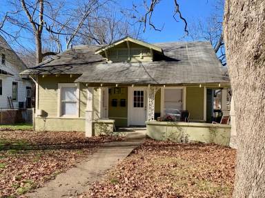 Main picture of 605 Poplar Ave
