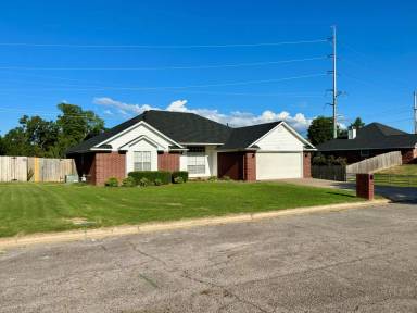 Main picture of 2713 S 87th Dr