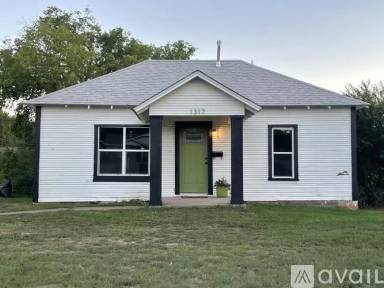 Main picture of 1317 E Broadway St