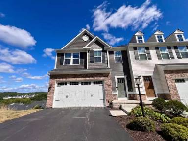 Main picture of 136 Curtis Ct