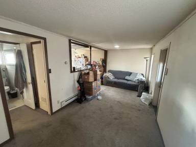 Main picture of 857 N Hodgeman St