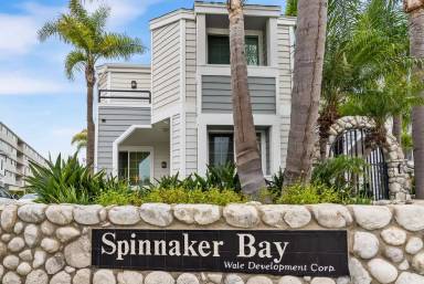 Main picture of 406 E Bay Ave