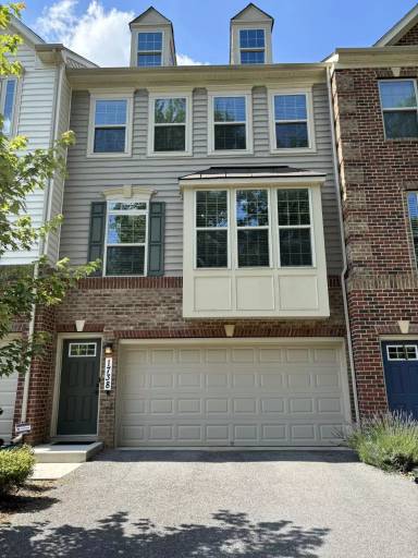 Main picture of 1738 Whitehall Dr