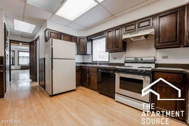 Main picture of 2822 N Albany Ave