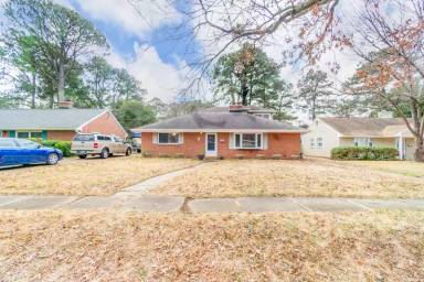 Main picture of 209 W Bayview Blvd