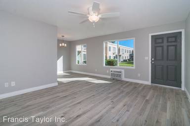 Main picture of 1240 N Broadway