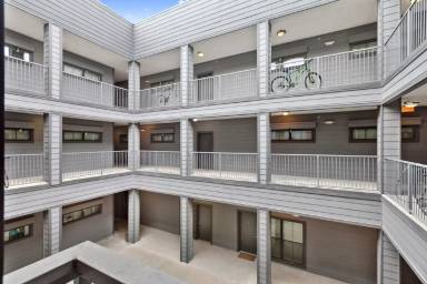 Main picture of 5117 N Lamar Blvd