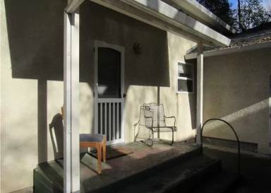 Main picture of 445 W 6th St