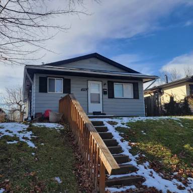 Main picture of 2718 N Dearborn St