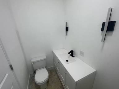 Main picture of 425 W College Ave