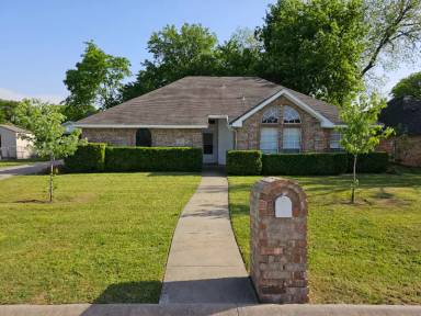 Main picture of 1716 Windsor Dr