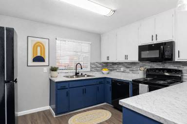 Main picture of 581 Pomona Ave