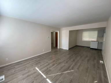 Main picture of 1554 Derby St