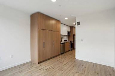 Main picture of 1140 NW Market St