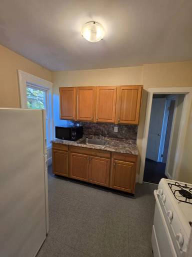 Main picture of 414 W 3rd St