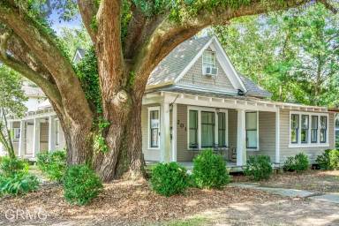 Main picture of 201 E Robert St